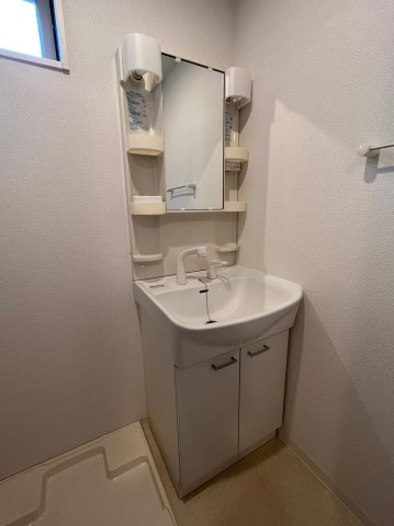 洗面設備　同物件内105号室の写真になります