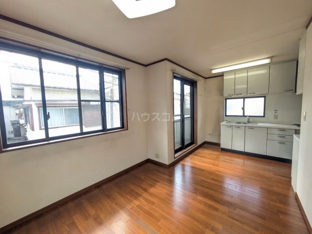 南寺方南通1丁目戸建の居間写真