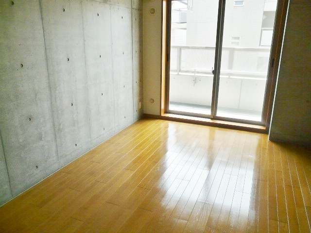 京急本線 金沢文庫駅 徒歩3分 4階建 築23年の居間写真