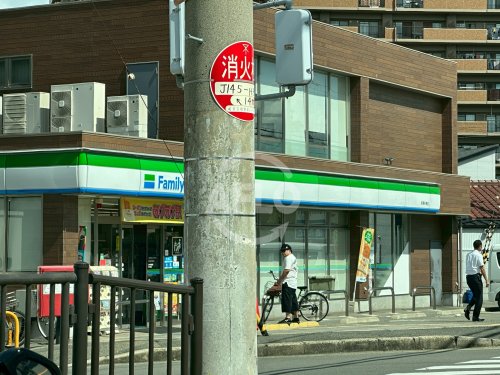 コンビニ　ファミリーマート 新喜多東店（コンビニ）まで150m