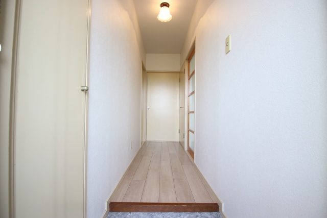 玄関　※別室の参考写真の為、現況優先です。