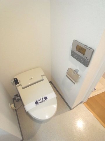 東京メトロ丸ノ内線 四谷三丁目駅 徒歩7分 13階建 築24年のトイレ写真