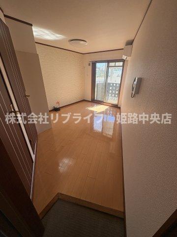 ベルフラワー岡町の玄関写真