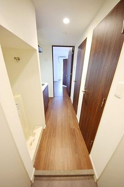玄関　※別部屋の参考写真です。