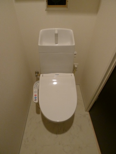 地下鉄鶴舞線 大須観音駅 徒歩1分 10階建 築4年のトイレ写真