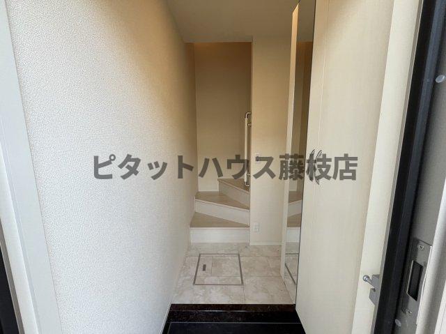ＪＲ東海道本線 西焼津駅 徒歩27分 2階建 築5年の玄関写真