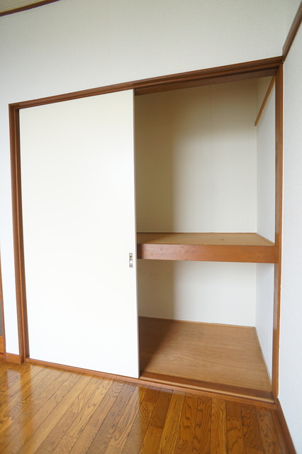 収納　押入れタイプは奥行があるので使いやすい！！