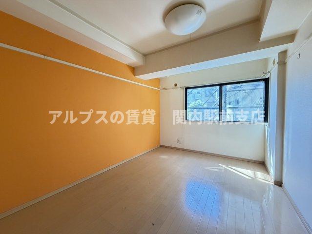 コリーヌ本牧の居間写真
