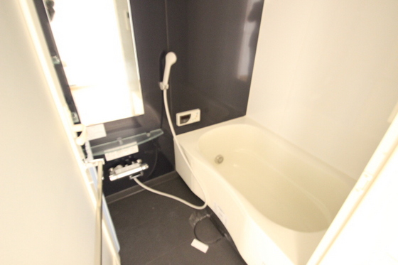 バス・シャワールーム　※別部屋の写真です