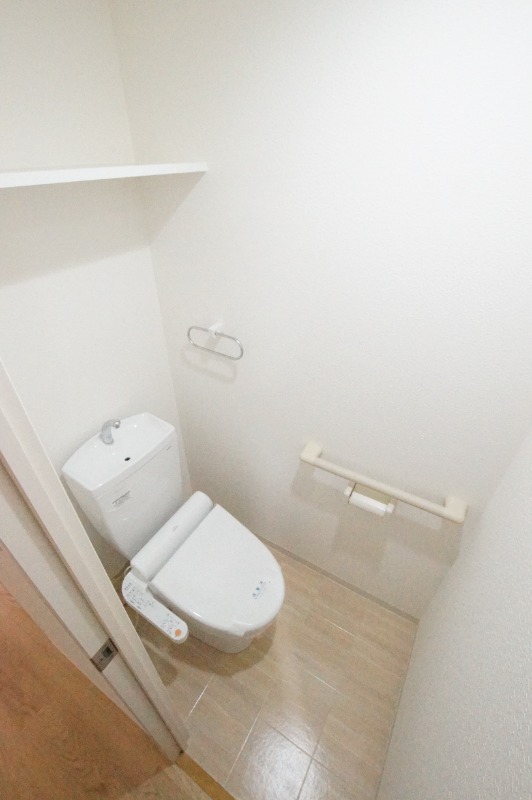 ＪＲ東海道本線 尼崎駅 徒歩10分 5階建 築14年のトイレ写真