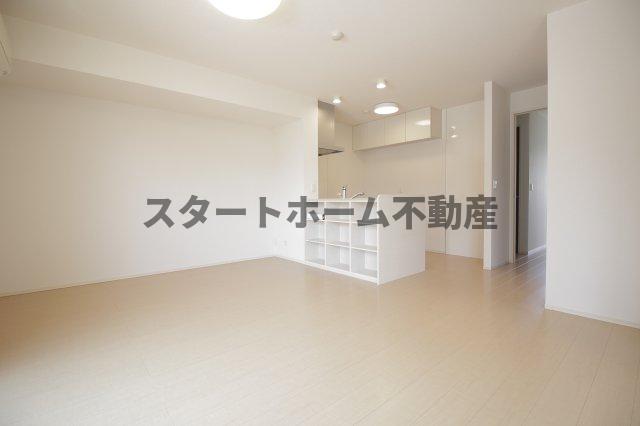 居室・リビング　こちらの居間で趣味の時間をお楽しみください