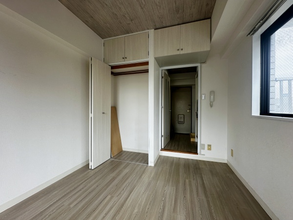 その他部屋・スペース　収納付の居室※クリーニング前の写真です