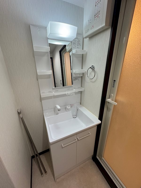 洗面設備　違うお部屋の写真です