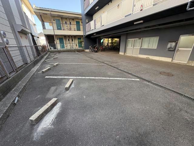 駐車場　駐車場