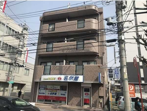 名古屋市中村区鳥居西通のマンションの建物外観
