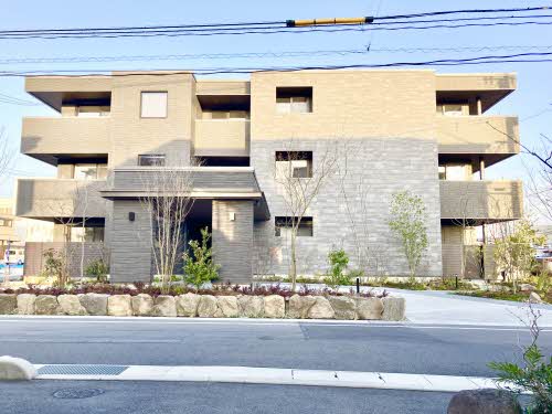岡山市北区天瀬南町のマンションの建物外観