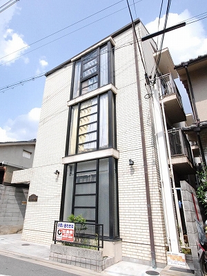 京都市北区紫竹下緑町のマンションの建物外観