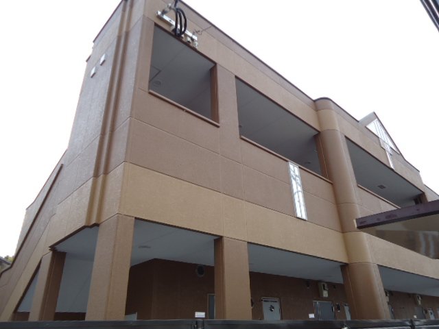 北九州市小倉北区若富士町のアパートの建物外観