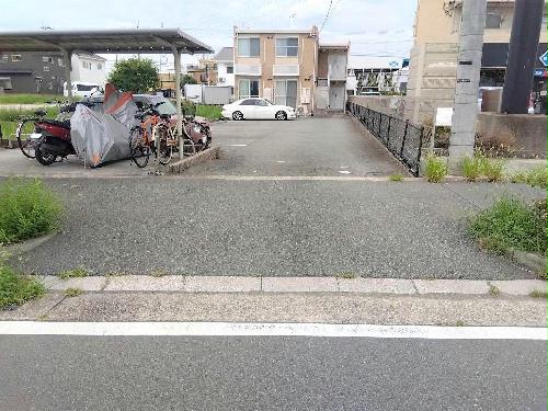 【レオパレス夢未来の駐車場】