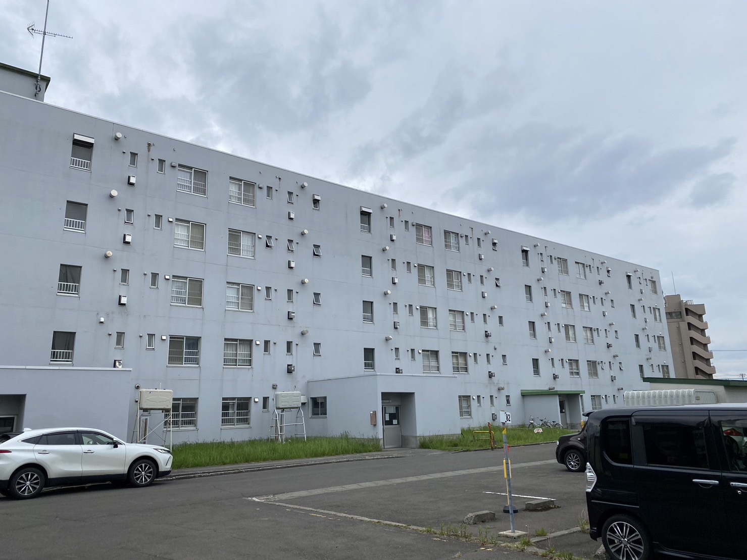 札幌市厚別区上野幌一条のマンションの建物外観