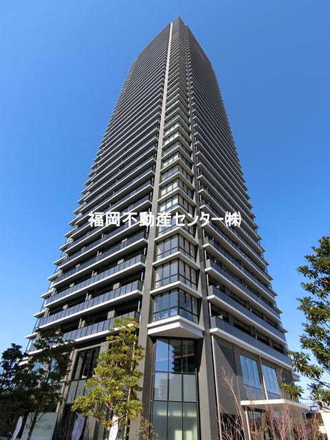 【福岡市東区香椎照葉のマンションの建物外観】