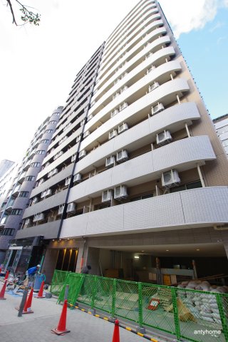 【SERENiTE本町refletの建物外観】