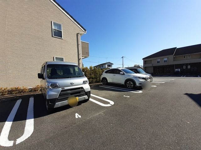 【神埼市千代田町下西のアパートの駐車場】