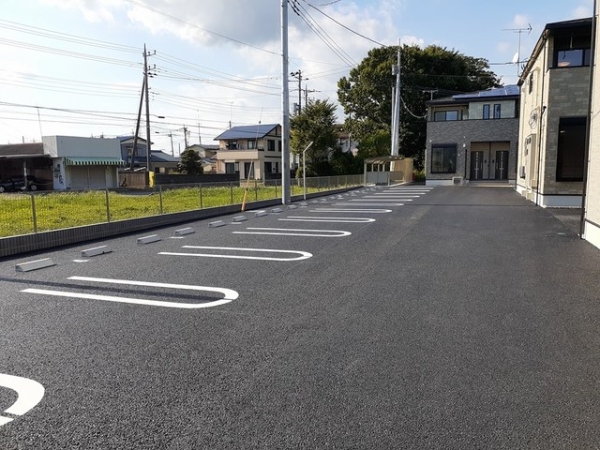 【サン・シエル IIIの駐車場】