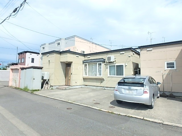 永山６－７西川邸貸家の建物外観