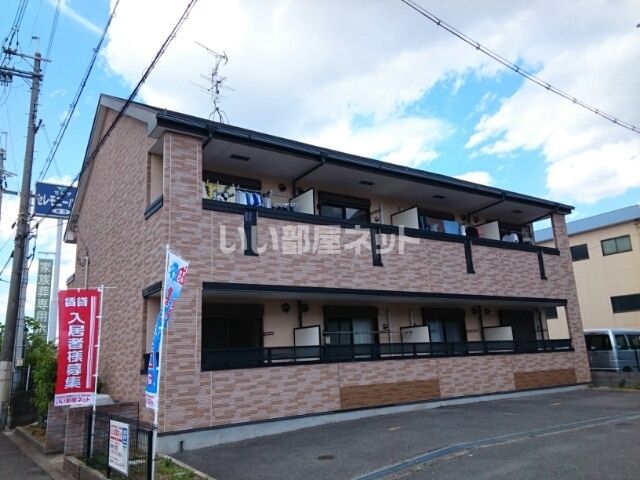 枚方市伊加賀栄町のアパートの建物外観