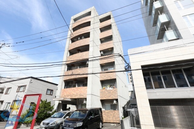 札幌市中央区南二条西のマンションの建物外観