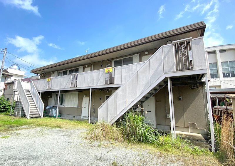 足柄上郡松田町松田惣領のアパートの建物外観