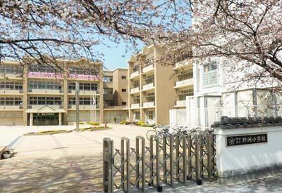 【野洲市小篠原のマンションの小学校】