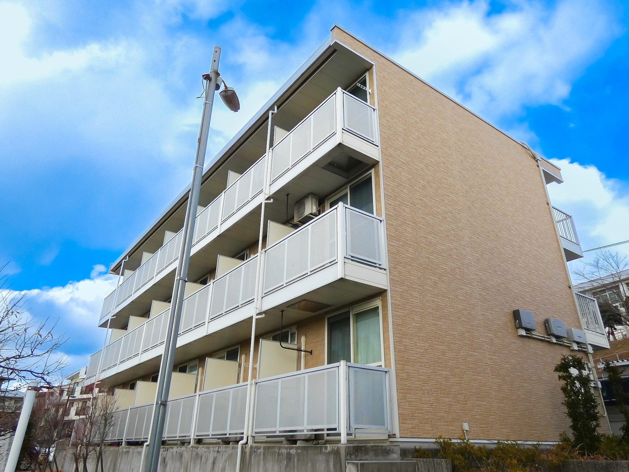 吹田市山田東のマンションの建物外観