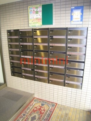 【茨木市総持寺駅前町のマンションのエントランス】