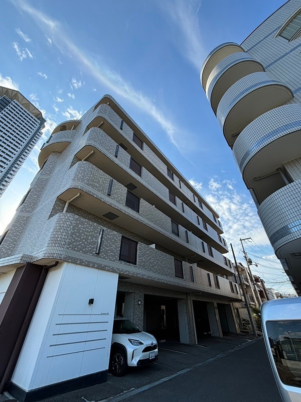 吹田市片山町のマンションの建物外観