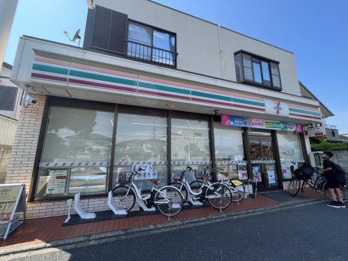 コンビニ　セブンイレブン 検見川浜店（コンビニ）まで575m