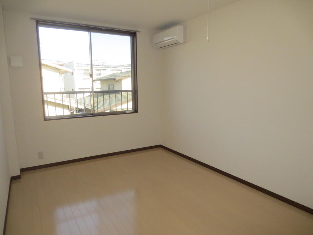 居室・リビング　令和８年３月新築！ネット無料、エコキュート設置、独立洗面台付