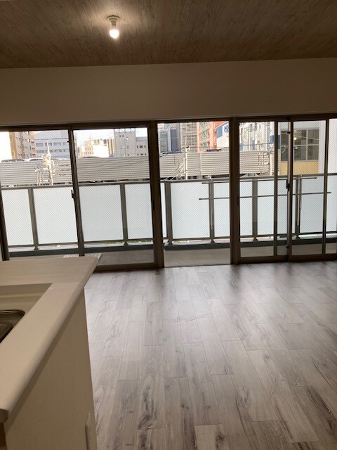 居室・リビング　明るく開放的なリビング