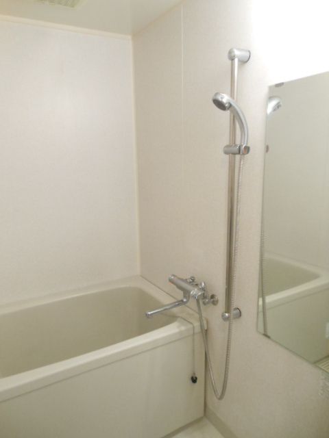 バス・シャワールーム　※別部屋の参考写真です。