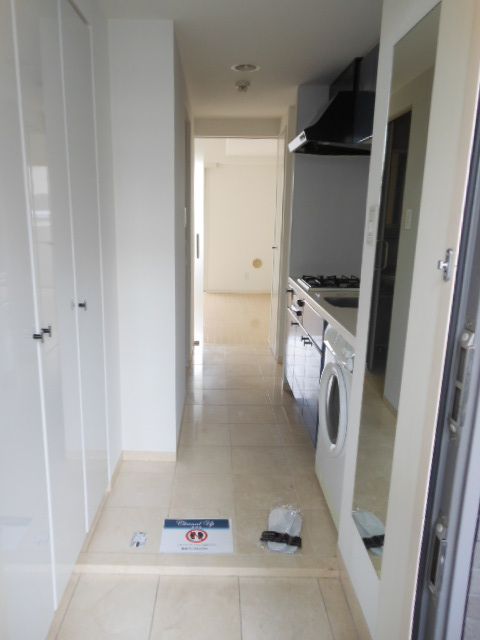 玄関　※別部屋の参考写真です。