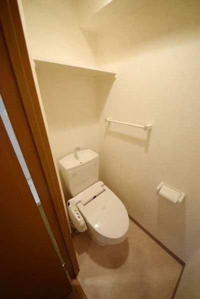 トイレ　★シャワートイレ付で清潔ですよ★