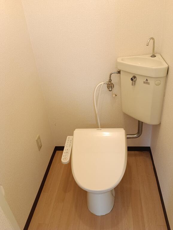 地下鉄谷町線 喜連瓜破駅 徒歩10分 3階建 築40年のトイレ写真