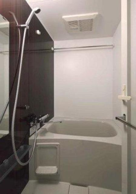 バス・シャワールーム　清潔感のあるバスルーム