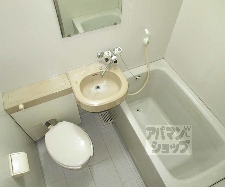 バス・シャワールーム　１０７号室の写真です。