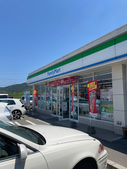 コンビニ　ファミリーマート 太宰府梅ヶ丘店（コンビニ）まで920m