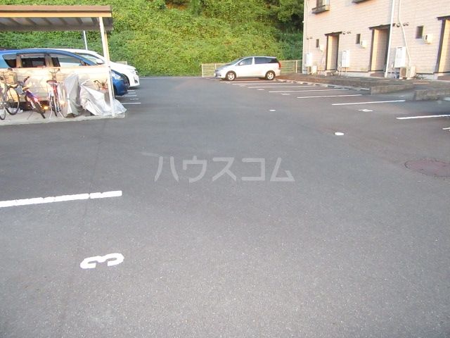 【袋井市春岡のアパートの駐車場】