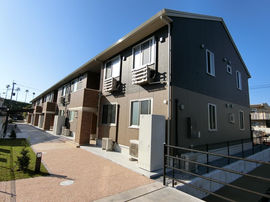 エントランス　南向きで日当たり抜群◎