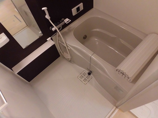 バス・シャワールーム　追い炊き、浴室乾燥機付きのお風呂