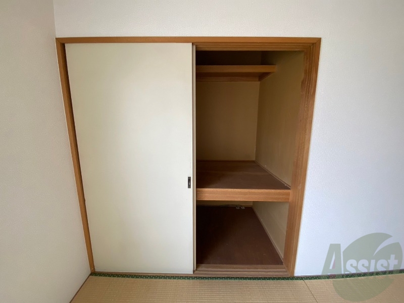 収納　寝室の収納です。部屋がすっきり片付きます。